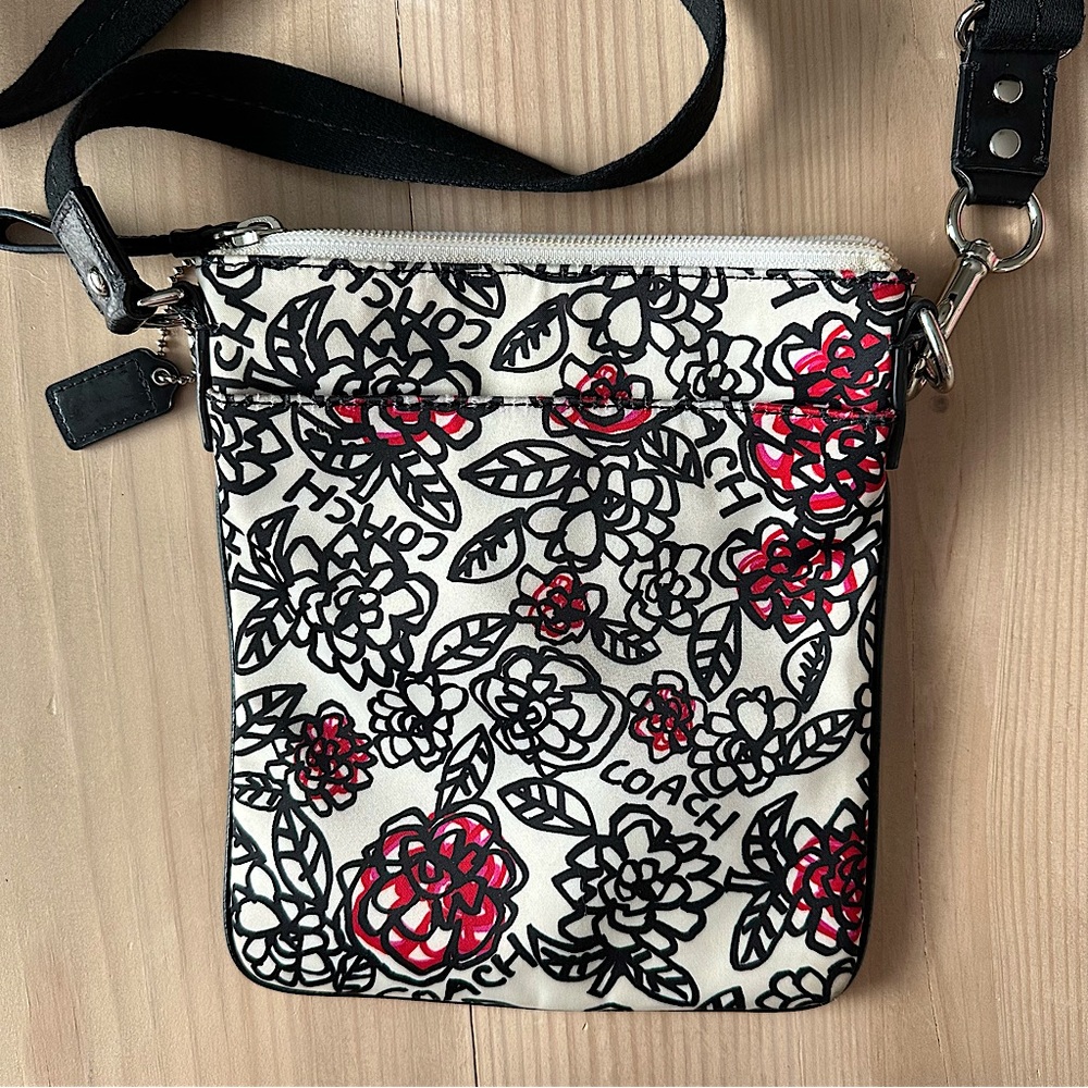 Coach Women's Poppy Daisy Graffiti Crossbody Floral P… Gem